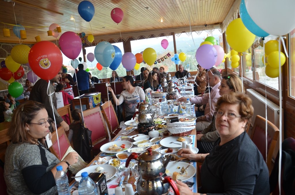 Doğum Günü Kahvaltı Servisi İzmir Organizasyon